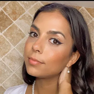 Nicole Barker - Amazon Fashion profile