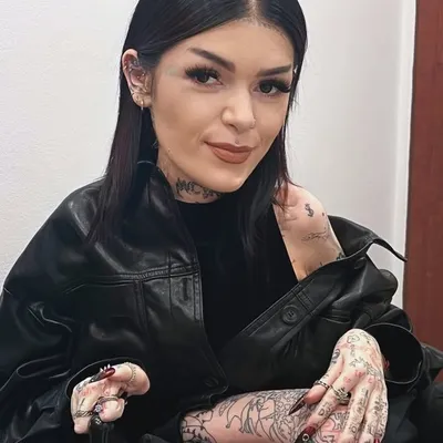 Wiktoria Głowienkowska 🌞🖤 profile