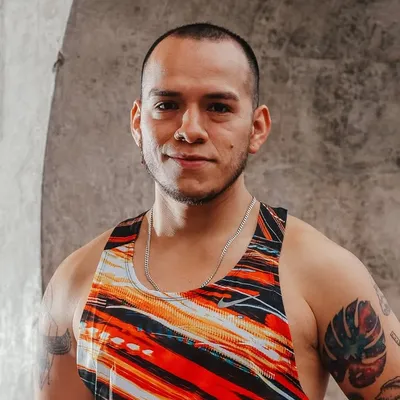 Bay Calderón profile