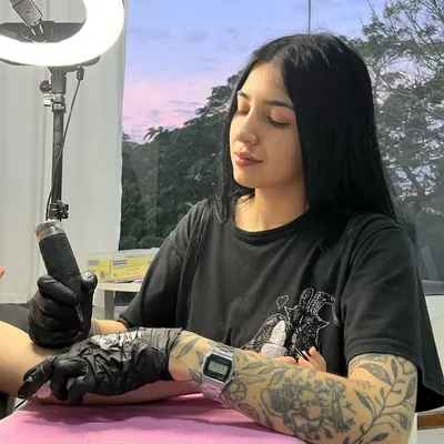 Agustina Ferrari | Tatuajes en línea fina | Basura Tattoo profile