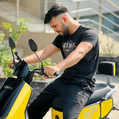 Ahmar Manzoor profile