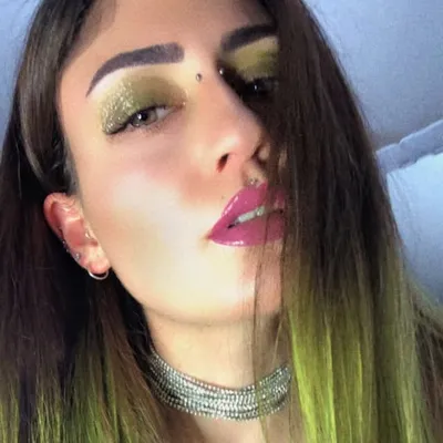 nɥⱯ profile
