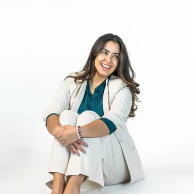 Aileen Hirsch | latina coach & speaker profile