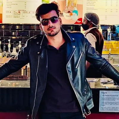 ᴀꜰꜱʜᴀʀ ꜱɪᴅᴅɪQᴜɪ
🖤 profile