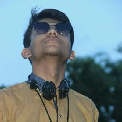 🔵Løøkïñg bøy 🔵 profile