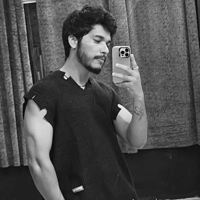 Akash Gujrati profile