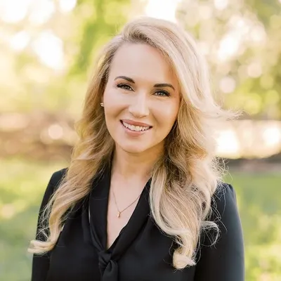 Leslie Markham profile
