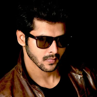 Akshay profile
