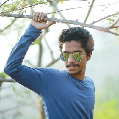 AK SH AY profile
