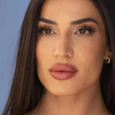 Alba Morales profile
