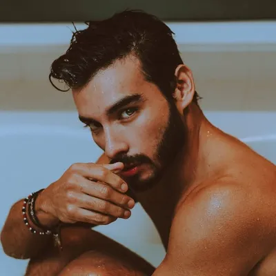 Alberto Arana profile