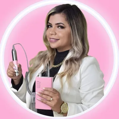 ALEJANDRA CUADROS | NAIL ARTIST profile