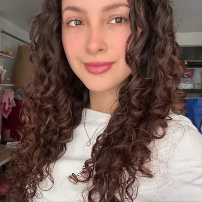 Alessandra Touzard | Moda & Stylist profile