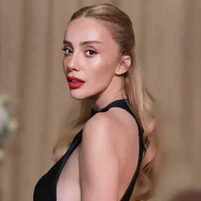 Alev Kaya profile