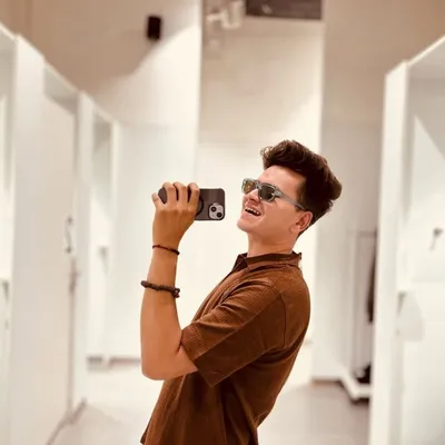 A L E X⚡ profile
