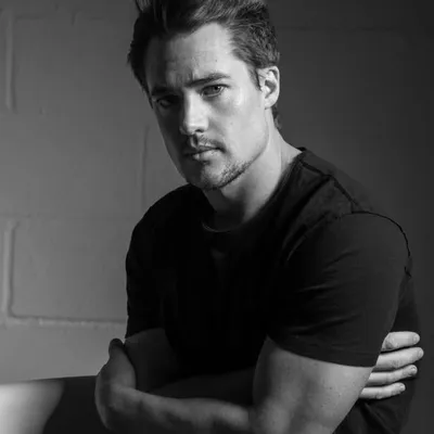 Alexander Dreymon profile