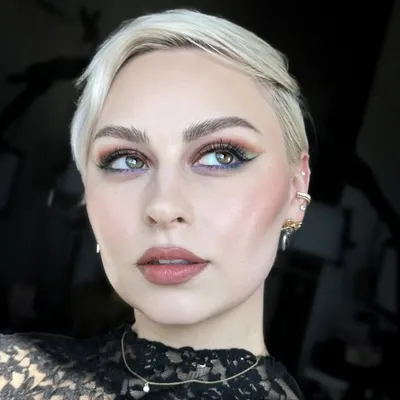 ALEXANDRA ANELE profile