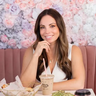 Dr. Alexandra Lourdes profile