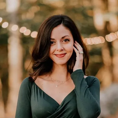 Alexandra Thompson profile