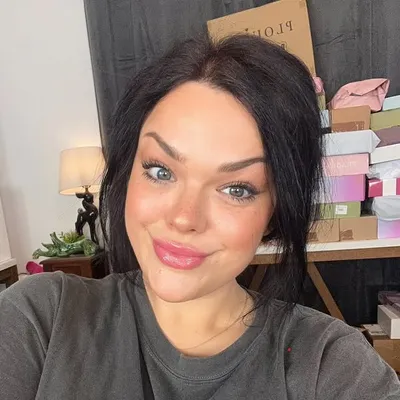 Alexandria Ryan profile