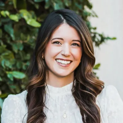 Alexandra Bracken profile