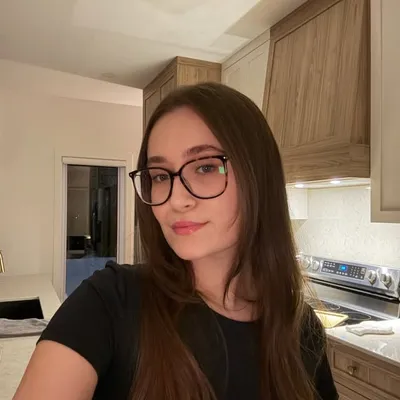 Alexandra Larouche profile