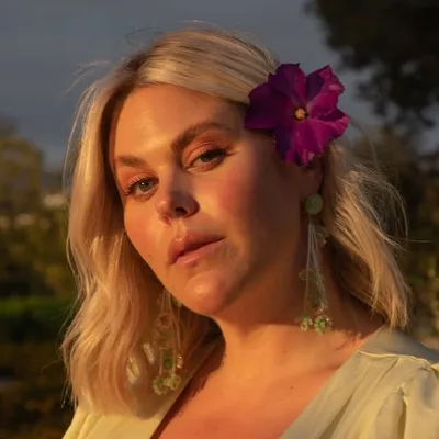 Alexandra May profile