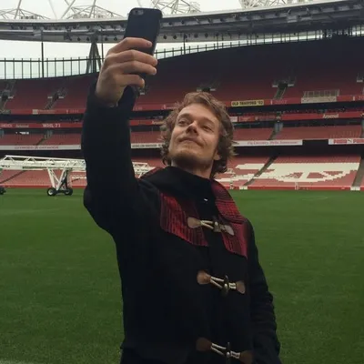 Alfie Allen profile