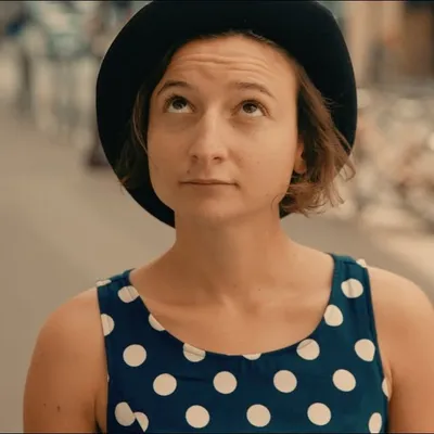 Alice in Paris profile