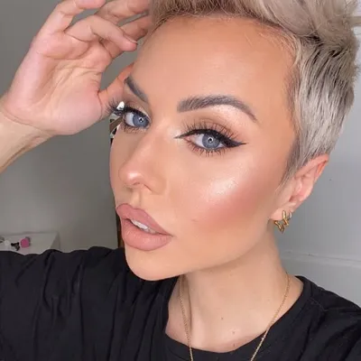 Short Hair | Makeup | Mama profile