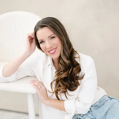 Alicia Daw - Homeschool Mama + Traveling w/ kids profile