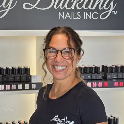 Alina Hoyo Nail Artist profile