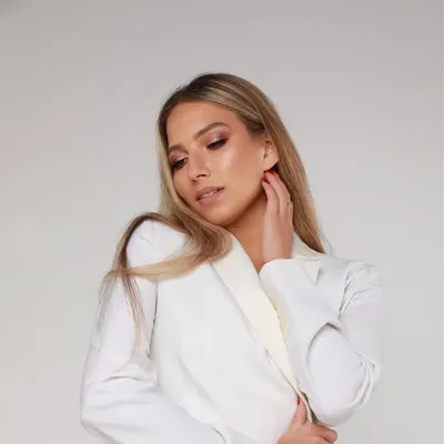 Aline Castilia profile