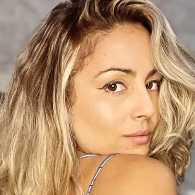Aline Menezes profile