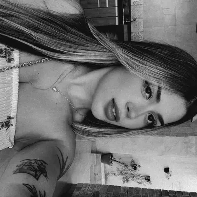 ALINE ENDRIKA profile