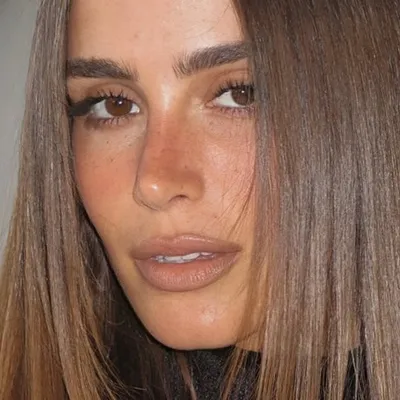 Aline Marquez profile