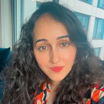 Kiara A.V Vasyani profile