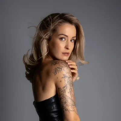 LAURA ALKSNE | photography + makeup + astrology profile