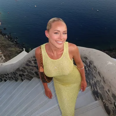 ALLIE AUTON profile