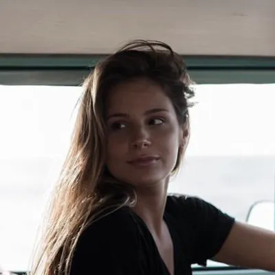 Manon Lanza profile
