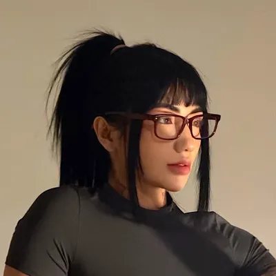 N I C O L E A M A D O profile