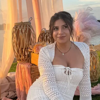 Amanda Awadis🌸 profile