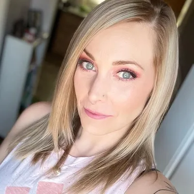 Amanda Frederick profile