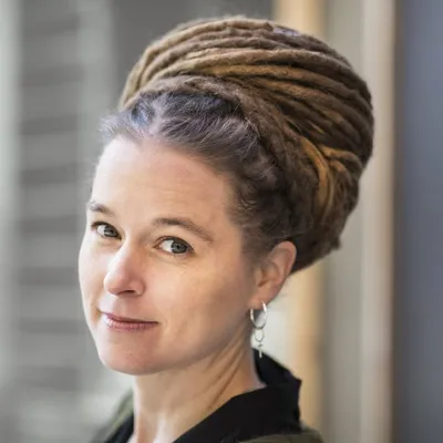 Amanda Lind profile