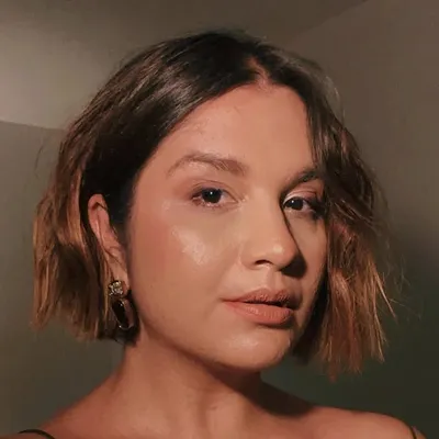 A M A N D A V A L E N T E profile