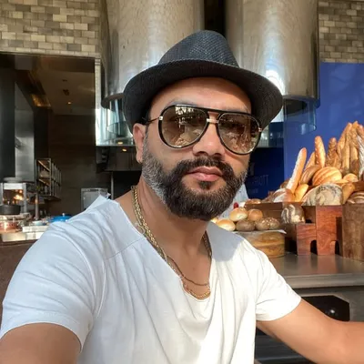 Amit Tonkk | Artist | Educator | Traveller profile