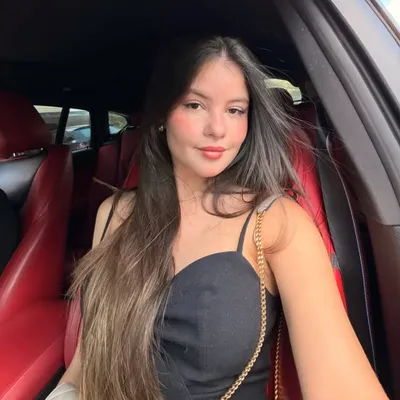 Anna Carolina Neves profile