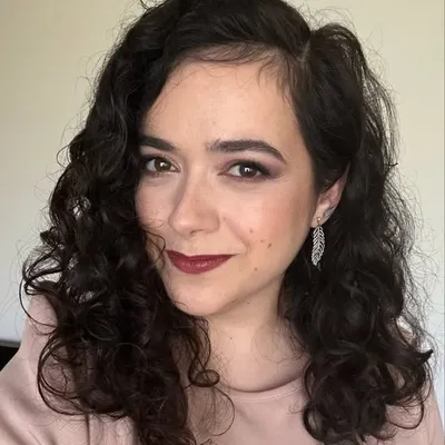 Ana Alexandre Oliveira | Especialista em Cosmética profile