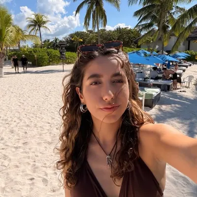 Ana Claudia profile