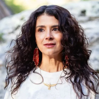 Ana Flores profile